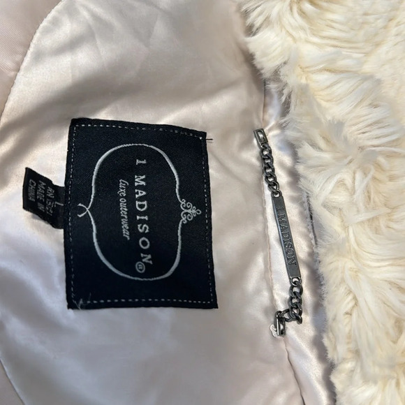 ONE MADISON PUFFER FAUX FUR REMOVABLE HOOD USED - Picture 11 of 12